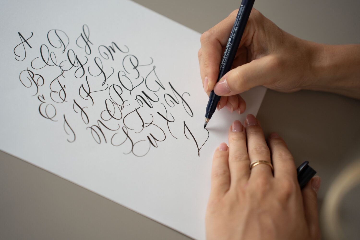 Kurz krasopsaní - MÍRNĚ POKROČILÍ 2 Krasopísmo abeceda