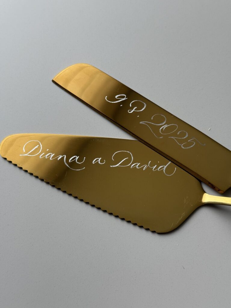 Nuz na krajeni svatebniho dortu se jmenyIMG 1671