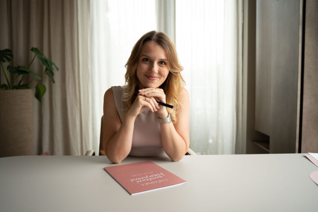 Lucie Spatenkova kaligrafka Ta usmevava