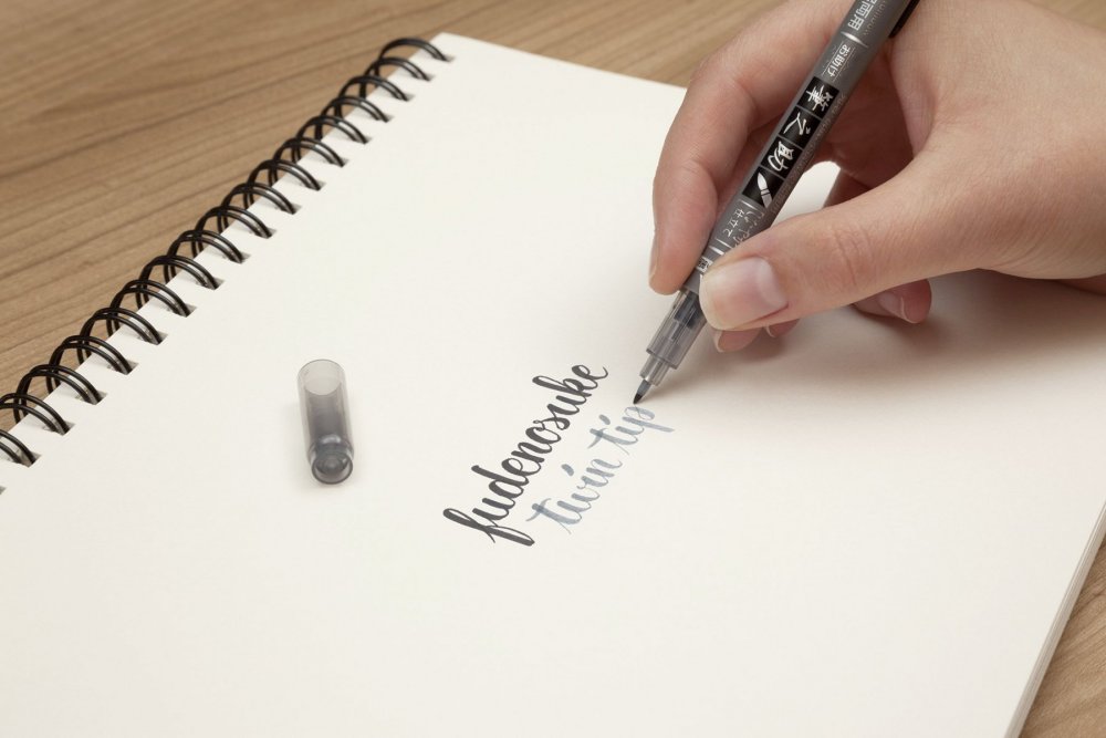 Tombow Oboustranný štětcový fix Fudenosuke Twin 4 Tombow Oboustranný štětcový fix Fudenosuke Twin - Obrázek 4